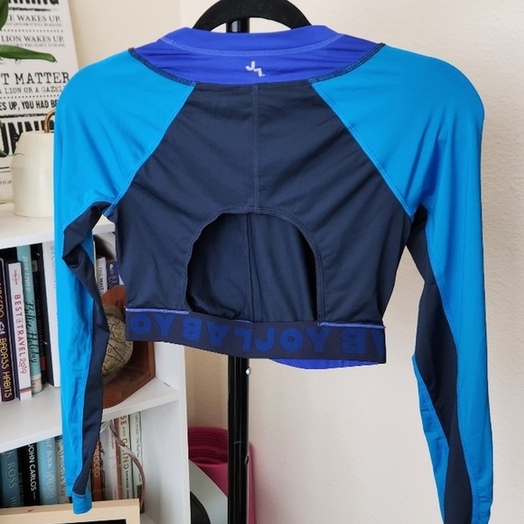 JoyLab Colorblock Cut Out Cropped Workout Top - Picture 2 of 2